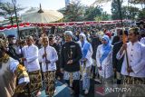 Gubernur Jawa Barat Ridwan Kamil berjalan keluar lapangan usai Upacara Peringatan HUT Jawa Barat ke-77 di Lapangan Gasibu, Bandung, Jawa Barat, Jumat (19/8/2022). Peringatan HUT ke-77 Jawa Barat dengan tema 