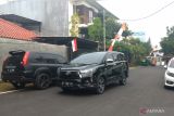 Mobil Innova hitam keluar dari rumah pribadi Ferdy Sambo jelang pemeriksaan Putri