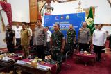 Gubernur aceh Achmad Marzuki ikut Rapat koordinasi pengendalian inflasi daerah melalui Video conference di pendopo gubernur Aceh , bersama Kapolda Aceh, Kajati Aceh, kasdam dan Skpa terkait , kajati Aceh, Selasa,  30/8/2022.