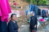 Tokoh perempuan Minang bantu korban longsor Sitinjau Lauik