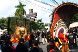 Kesenian Reog Ponorogo tampil pada Kirab Budaya Nusantara dalam rangka peringatan satu abad perguruan pencak silat Persaudaraan Setia Hati Terate (PSHT) di Kota Madiun, Jawa Timur, Kamis (1/9/2022). Kegiatan tersebut diikuti 354 cabang dari seluruh Indonesia dan manca negara. Antara Jatim/Siswowidodo/mas.