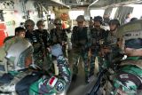 Pasukan khusus TNI AL Komando Pasukan Katak (Kopaska) melakukan persiapan latihan bersama pasukan khusus Tentara Laut Diraja Malaysia (TLDM) Paskal pada Latma Malindo Jaya 2022 di Laut jawa, Kamis (1/9/2022). Latihan tersebut sebagai upaya meningkatkan kerja sama pasukan khusus kedua negara. Antara Jatim/Budi Candra Setya/mas.