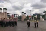 Ribuan personel polisi jaga demonstrasi menolak kenaikan BBM di depan gedung DPR