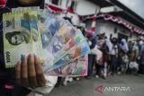 Rupiah jelang akhir pekan menguat  26 poin seiring kenaikan suku bunga ECB