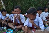 Membiasakan siswa bawa bekal dari rumah, cara sederhana cegah 