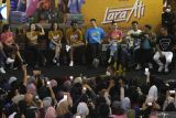 Para pemeran film Lara Ati berbagi cerita dengan penggemar yang datang di acara 