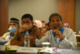 Kepala Ombudsman RI Perwakilan Provinsi Sumatera Utara Abyadi Siregar (kanan) memberikan tanggapan pada acara 