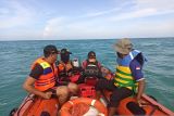 Tim SAR enam kru kapal Tugboat di perairan Selat Karimata tenggelam