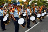 Peserta mengikuti lomba drum band Parade Senja Kota Madiun di Balai Kota Madiun, Jawa Timur, Sabtu (17/9/2022). Lomba drum band yang diikuti 13 peserta grup drum band dari SMA, SMK, MAN dan TNI AD rencananya berlangsung hingga Desember mendatang. Antara Jatim/Siswowidodo/mas.