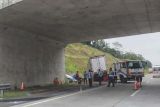 Tiga orang tewas akibat kecelakaan lalu lintas minibus Elf di tol Cipali