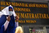 Sejumlah imigran Somalia melakukan aksi unjuk rasa di depan Kantor Wilayah Kementerian Hukum dan HAM Sumatera Utara, Kota Medan, Rabu (21/9/2022). Mereka meminta pemerintah agar lebih serius memerhatikan keberadaan imigran serta meminta keadilan untuk proses pemindahan ke negara-negara ketiga. ANTARA FOTO/Fransisco Carolio