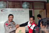 Kapolda memberikan bantuan sosial ke KSBSI Sulsel