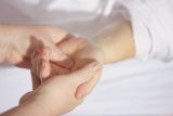 Dermatolog jelaskan penyebab telapak tangan gatal