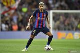 Pelatih Hansi Flick jamin Ronald Araujo bertahan di Barcelona