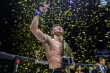 Tawanchai Saenchai juara dunia baru ONE Featherweight Muay Thai