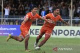 Pemain Persiraja merayakan gol saat melawan Perserang Banten di Stadion H Dimurthala Banda Aceh, Sabtu (1/10/2022). Persiraja Banda Aceh menang atas Perserang Banten dengan skor akhir 1-0 dalam laga terakhir putaran pertama wilayah barat Liga 2 Indonesia.