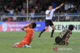 Pemain Persiraja gagal mencetak gol saat melawan Perserang Banten di Stadion H Dimurthala Banda Aceh, Sabtu (1/10/2022). Persiraja Banda Aceh menang atas Perserang Banten dengan skor akhir 1-0 dalam laga terakhir putaran pertama wilayah barat Liga 2 Indonesia.