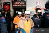 Polisi  serahkan 10 tersangka Khilafatul Muslimin ke kejaksaan