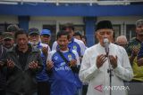 Mantan pemain Persib Bandung mengikuti Sholat Goib bersama di Stadion Sidolig, Bandung, Jawa Barat, Jumat (7/10/2022). Kegiatan tersebut untuk mendoakan korban yang meninggal di Stadion Kanjuruhan. ANTARA FOTO/Raisan Al Farisi/agr