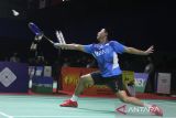 Pebulu tangkis tunggal putra Indonesia, Sulistyo Tegar berusaha mengembalikan bola dari pebulu tangkis Taipei Cheng Yi Ma (kanan) dalam babak kualifikasi turnamen badminton Mansion Sport Indonesia International Challenge 2022 di Platinum Arena, Malang, Jawa Timur, Selasa (11/10/2022). Tegar mengalahkan Cheng Yi Ma dengan skor 3-1 (21-7, 19-21, 21-15). ANTARA Jatim/Ari Bowo Sucipto/zk 