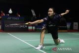 Pebulu tangkis tunggal putri Indonesia, Ruselli Hartawan berusaha mengembalikan kok ke arah lawannya pebulu tangkis asal Kanada, Rachel Chan dalam babak kedua (32 besar) Mansion Sport Indonesia International Challenge 2022 di Platinum Arena, Malang, Jawa Timur, Rabu (12/10/2022). Ruselli mengalahkan Rachel Chan dengan skor 2-0 (21-15, 23-21). ANTARA Jatim/Ari Bowo Sucipto/zk 