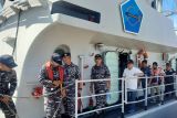 KRI Badik-623 selamatkan sembilan ABK di perairan Selat Makassar