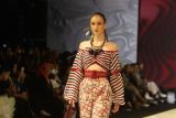 Busana Bertema Etnik Di Malang Fashion Week