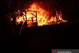 Rumah penjaga kuburan hangus terbakar