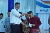 Wujudkan rasa syukur di hari listrik nasional, PLN Sumbar salurkan paket YBM peduli ke 1.110 dhuafa