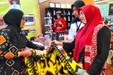 Pemkab Luwu Utara kenalkan baju Rampi dan batik Rongkong di PRS 2022