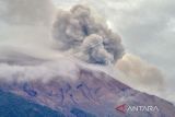 Gunung Kerinci erupsi