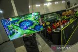 Tim atlet esports Pekan Olahraga Provinsi (Porprov) Kota Banjarmasin bertanding dalam cabang game Mobile Legends melawan atlet Porprov Kabupaten Hulu Sungai Selatan saat Porprov XI Kalsel di Kandangan, Kabupaten Hulu Sungai Selatan, Kalimantan Selatan, Selasa (8/11/2022). Pihak penyelenggara menyatakan cabang olahraga esport pada Porprov XI Kalsel tersebut pertama kali diselenggarakan di seluruh Indonesia dan berharap dapat menjadi percontohan untuk provinsi lain saat menyelenggarakan porprov di daerahnya. Foto Antaranews Kalsel/Bayu Pratama S.