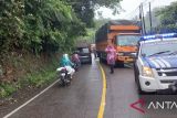 Nekat bonceng tiga, sepeda motor tabrak Truk di Jalan Raya Bukittinggi-Medan