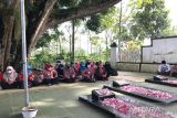 Ratusan nakes Boyolali ziarah ke makam dr Soeharso