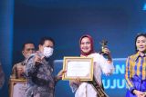 Bunda Literasi Provinsi Lampung menerima penghargaan Nugra Jasa Dharma Pustaloka 2022