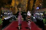 Jokowi-Iriana kenakan baju adat Bali di jamuan makan malam G20