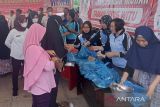 Warga 'serbu' Bazar Pangan murah yang digelar Pemkab Barsel