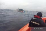 Basarnas Padang selamatkan empat nelayan terapung belasan jam di laut