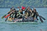 Prajurit Korps Marinir mendayung perahu karet sejauh 2000 m di Pantai Tamban, Tambakrejo, Sumbermanjing Wetan, Malang, Jawa Timur, Minggu (20/11/2022). Kegiatan tersebut dalam rangka Latihan Pemantapan Batalyon Infanteri (Lattap Yonif) Marinir Dengan Perkuatan Kesenjataan (DPK) tahun 2022. Antara Jatim/Kopda Mar Moch Ainul Yakin/Um/Ds