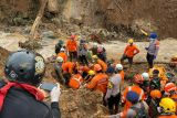 Tim SAR evakuasi lima jenazah korban gempa tertimbun longsor