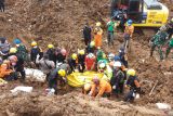 Gempa Cianjur, jasad ayah peluk putrinya ditemukan terkubur 5 meter