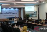 Kepala Biro  LKBN Antara Biro Bangka Belitung, Irwan Arfa saat menyampaikan materi dalam Pelatihan Jurnalistik dan Media Publikasi di Ruang Aula PLN UP3 Bangka, Selasa (29/11)