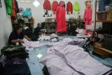 Produksi Jas Hujan Meningkat
