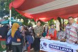 Dinas PUPR Payakumbuh gelar pasar murah dan pembagian sembako gratis di Hari Bakti PU ke-77