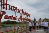 Kulon Progo membangun wisata mangrove setelah pemecah ombak selesai