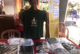 Tunanetra pamerkan baju hasil lukisan sendiri di Bali