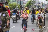 Sejumlah peserta mengayuh sepedanya saat ANTARA Fun Bike 2022 di Banjarmasin, Kalimantan Selatan, Minggu (4/12/2022). Kegiatan ANTARA Fun Bike 2022 tersebut diselenggarakan Perum LKBN ANTARA Biro Kalimantan Selatan dalam rangka HUT LKBN ANTARA ke-85. Foto Antaranews Kalsel/Bayu Pratama S.