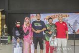 Penyerahan doorprize saat ANTARA Fun Bike 2022 di Halaman Taman Budaya, Banjarmasin, Kalimantan Selatan, Minggu (4/12/2022). Kegiatan ANTARA Fun Bike 2022 tersebut diselenggarakan Perum LKBN ANTARA Biro Kalimantan Selatan dalam rangka HUT LKBN ANTARA ke-85. Foto Antaranews Kalsel/Ihsan/Bay.