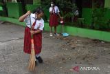 Sekolah di Kota Kupang masih memajang foto Wapres Yusuf Kalla