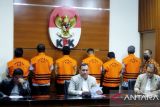 KPK tahan Bupati Bangkalan dan kawan-kawan